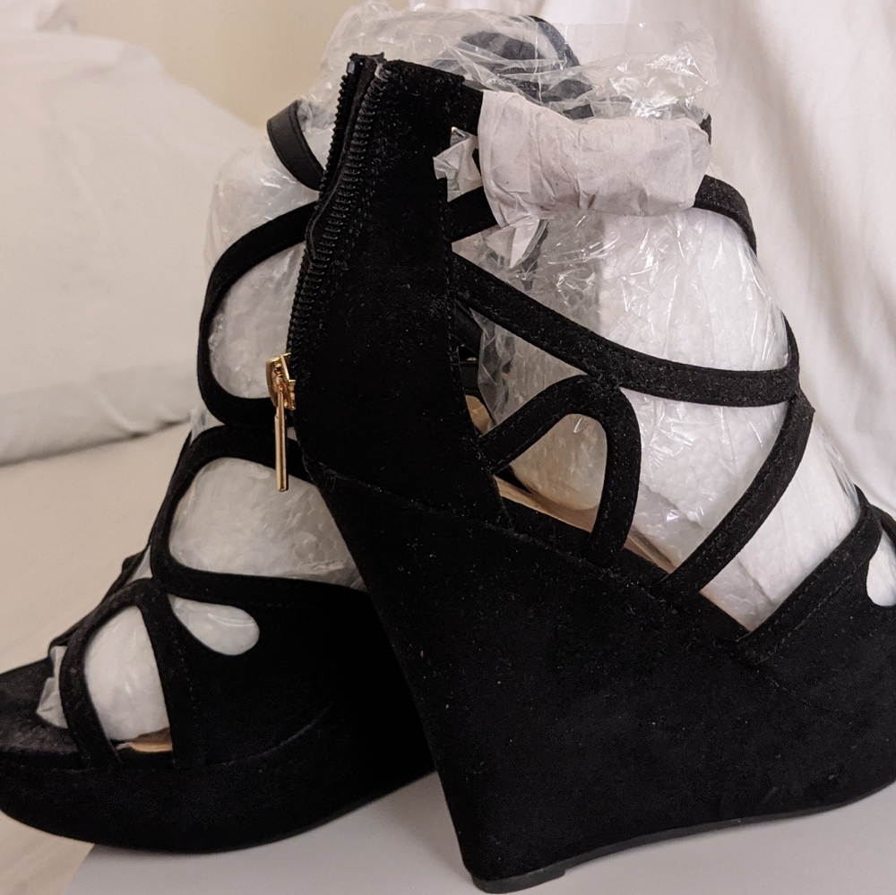 Black Wedges